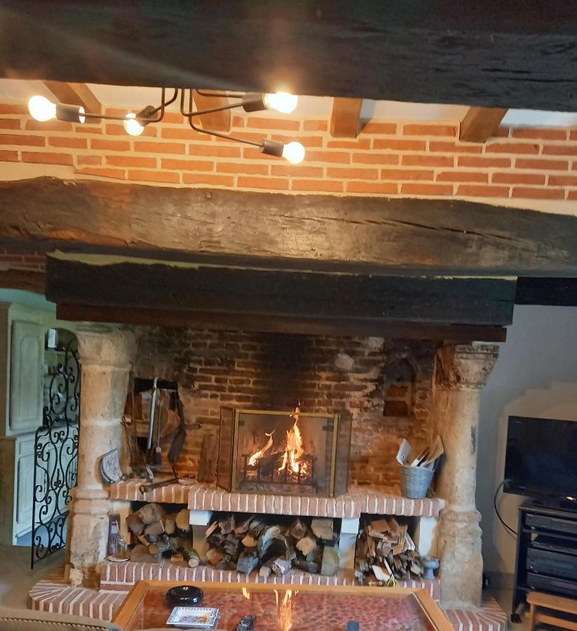 La Maison Aux Pivoines Theuville-aux-Maillots Buitenkant foto